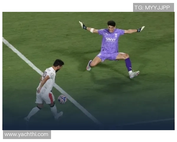 足球巨星化身街头球员展现惊人技艺引发热潮 足球巨星化身街头球员展现惊人技艺引发热潮