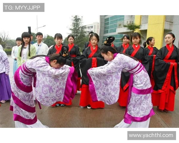 足球明星身着汉服展现传统文化魅力的精彩瞬间 足球明星身着汉服展现传统文化魅力的精彩瞬间